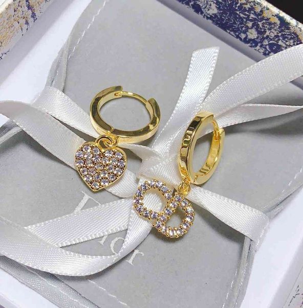 2021 luxury designer jewelry 21 new letter simple earrings fashion 925 silver needle net red same water drill
2021 luxury designer jewelry 21 new letter simple earrings fashion 925 silver needle net red same water drill