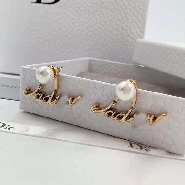 2021 new designer family letter pearl earrings 2021 fashion silver needle earrings for women, Golden
2021 new designer family letter pearl earrings 2021 fashion silver needle earrings for women, Golden