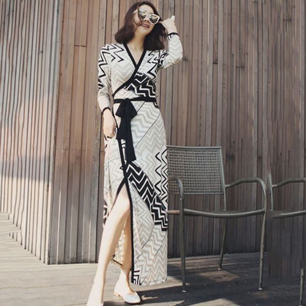 dress 2021 spring and summer style elegant geometric fashion deep v-neck tunic, White;black
dress 2021 spring and summer style elegant geometric fashion deep v-neck tunic, White;black