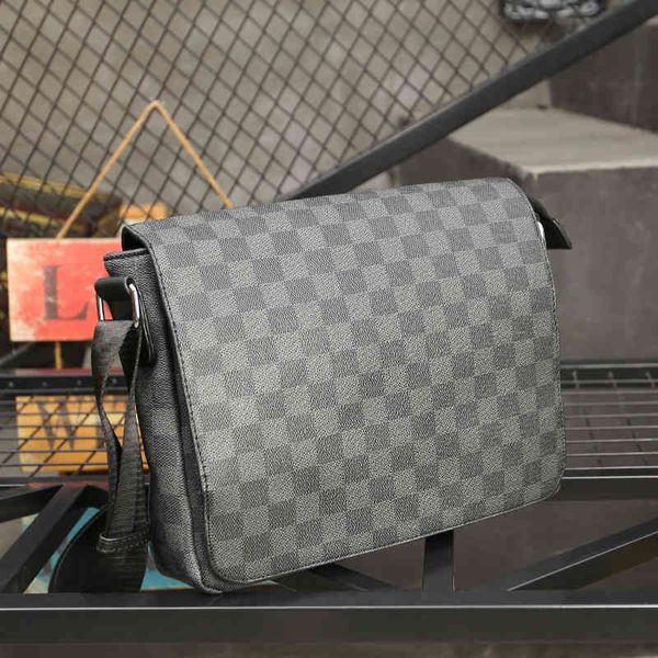 2021 single shoulder bag men's fashion leather street outdoor cross flip ipad trend, Black;red
2021 single shoulder bag men's fashion leather street outdoor cross flip ipad trend, Black;red