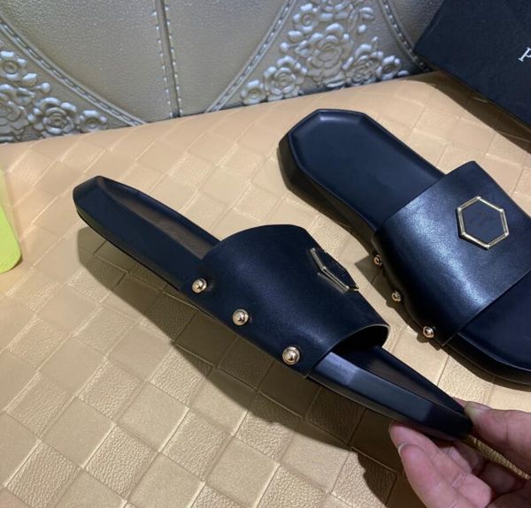 2022 leopard head leather men slippers soft cowhide lazy women shoes metal buckle beach slippers mules princetown classic lady sandals with, Black
2022 leopard head leather men slippers soft cowhide lazy women shoes metal buckle beach slippers mules princetown classic lady sandals with, Black