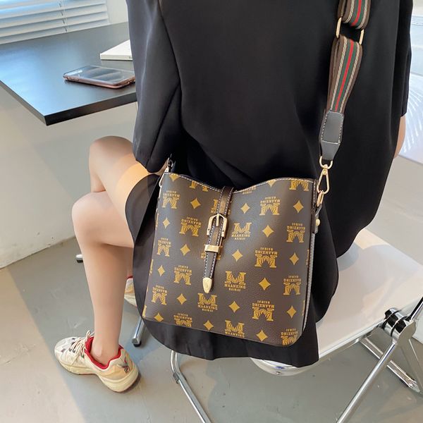 bags small bag autumn and winter women's bucket single shoulder messenger bag old flower letter wide shoulder strap simple fashion
bags small bag autumn and winter women's bucket single shoulder messenger bag old flower letter wide shoulder strap simple fashion