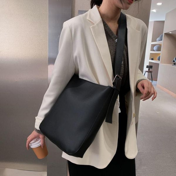 evening bags large capacity women's shoulder strap handbag brown leather bucket wide crossbody female big handbags
evening bags large capacity women's shoulder strap handbag brown leather bucket wide crossbody female big handbags