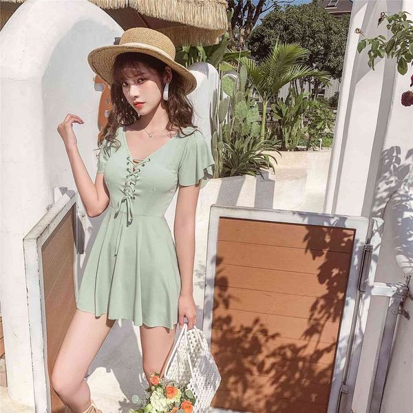 new swimsuit female fresh green korean style conservative cover belly show thin student split panties spring swimming, White;black
new swimsuit female fresh green korean style conservative cover belly show thin student split panties spring swimming, White;black
