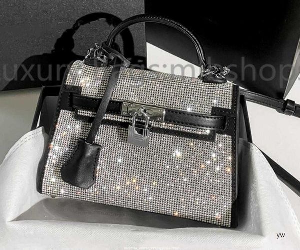 quality high 2021 aw new designer totes women crystal diamante handbags 2021 metallic beads shoulder bags glitter diamonds lad yw 
quality high 2021 aw new designer totes women crystal diamante handbags 2021 metallic beads shoulder bags glitter diamonds lad yw