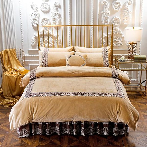 bedding sets 4pcs thickening and raising quilting lace luxury king size duvet cover set bed skirt pillowcase bedclothe
bedding sets 4pcs thickening and raising quilting lace luxury king size duvet cover set bed skirt pillowcase bedclothe