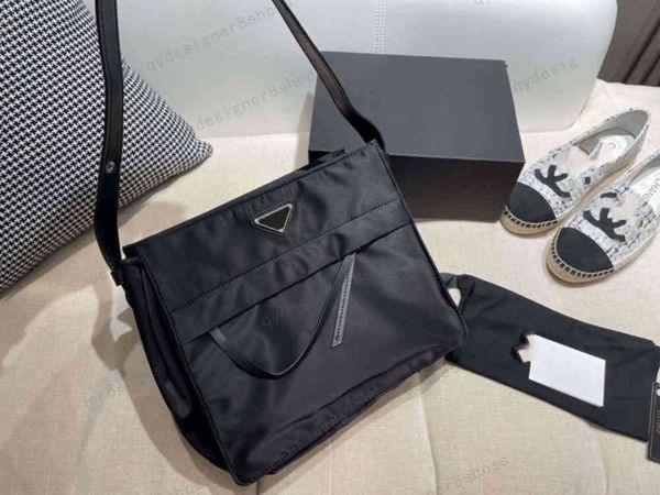 men's and women's black parachute canvas shoulder bag designer handbags tote
men's and women's black parachute canvas shoulder bag designer handbags tote