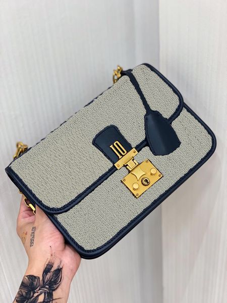luxury designer addict oblique for women shoulder bag lady chest pack lady composite tote chains canvas handbag presbyopic purse messenger b
luxury designer addict oblique for women shoulder bag lady chest pack lady composite tote chains canvas handbag presbyopic purse messenger b