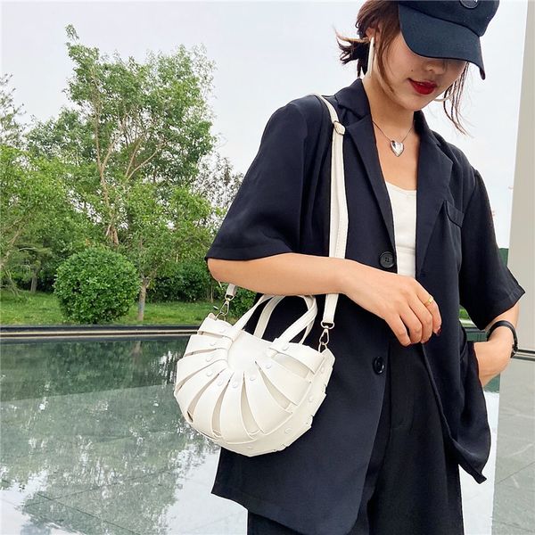 ins summer new bag 2021 one-shoulder fashion casual wave messenger square small korean female owanx 
ins summer new bag 2021 one-shoulder fashion casual wave messenger square small korean female owanx