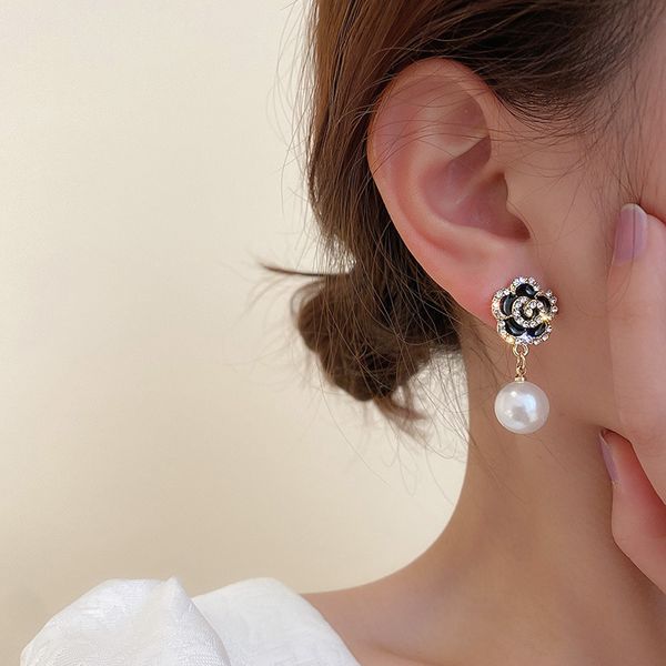 925 silver needle diamond pearl black rose earrings mori series fresh earrings fashion simple personality earrings, Golden;silver
925 silver needle diamond pearl black rose earrings mori series fresh earrings fashion simple personality earrings, Golden;silver