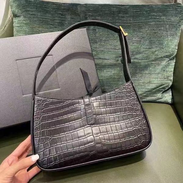 le 5 a 7 designer woman bag in crocodile-embossed shiny leather adjustable strap and tab closure with metal
le 5 a 7 designer woman bag in crocodile-embossed shiny leather adjustable strap and tab closure with metal