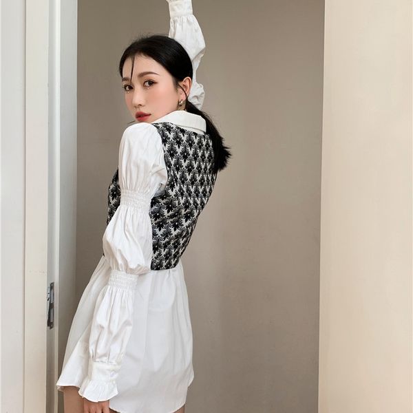 spring and summer lapel single breasted mid-length blouse puff sleeve shirts retro floral vest jacket two-piece set for women, White
spring and summer lapel single breasted mid-length blouse puff sleeve shirts retro floral vest jacket two-piece set for women, White