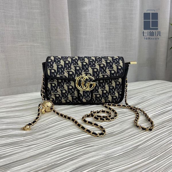 xiaoxiangfeng laohua same leather women's bag design versatile 2020 new one shoulder slant span
xiaoxiangfeng laohua same leather women's bag design versatile 2020 new one shoulder slant span