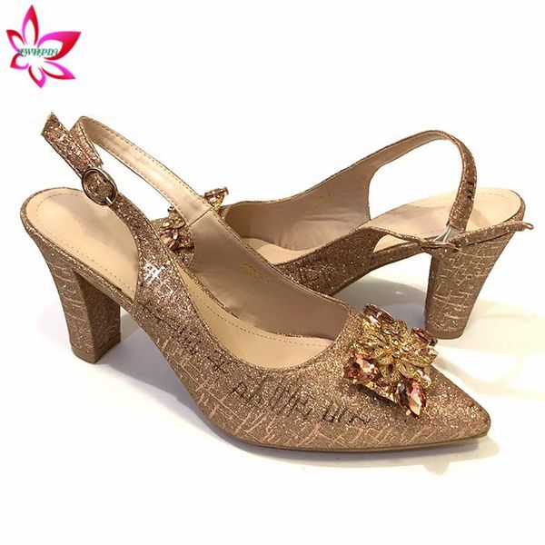 dress shoes elegant style 2021 selling in chanmagne color design sandals with shinning crystal for wedding, Black
dress shoes elegant style 2021 selling in chanmagne color design sandals with shinning crystal for wedding, Black
