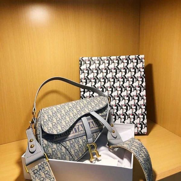 handbag 2021 new women's bag, retro saddle crossbar hand bill of lading shoulder star embroidered single bag handbag zly
handbag 2021 new women's bag, retro saddle crossbar hand bill of lading shoulder star embroidered single bag handbag zly