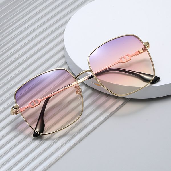 new d family large box sunglasses women's fashion trend metal sunglasses men's street shooting glasses, White;black
new d family large box sunglasses women's fashion trend metal sunglasses men's street shooting glasses, White;black