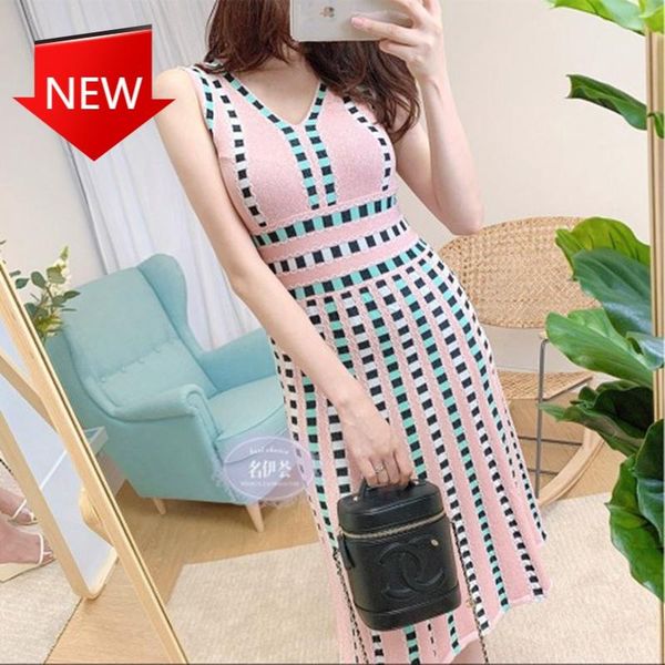 casual dresses summer fashion plaid jacquard knitted dress office lady elegant knit vestidos robe women's sleeveless v-neck a-line, Black;gray 
casual dresses summer fashion plaid jacquard knitted dress office lady elegant knit vestidos robe women's sleeveless v-neck a-line, Black;gray