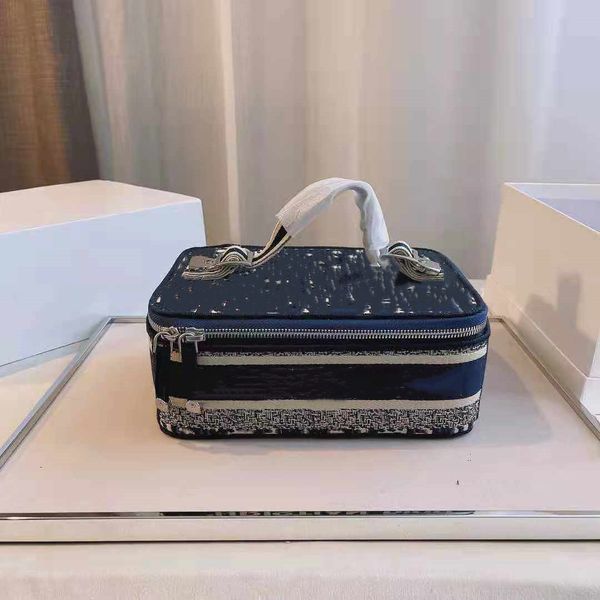 fashion women's make-up bag designer retro letter jacquard embroidery handbag temperament make-ups bags trend 25cm d-784
fashion women's make-up bag designer retro letter jacquard embroidery handbag temperament make-ups bags trend 25cm d-784