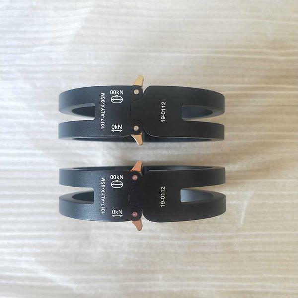 version alyx aluminium alloy bracelet men women couples jewelry bangles new fashion jewelry bangles alyx bracelet q0717, Black
version alyx aluminium alloy bracelet men women couples jewelry bangles new fashion jewelry bangles alyx bracelet q0717, Black