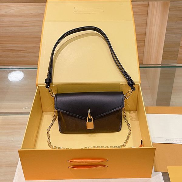 classic ladies shoulder bags messenger bag luxury designer handbag messengers backpack leather fabric letter pattern
classic ladies shoulder bags messenger bag luxury designer handbag messengers backpack leather fabric letter pattern