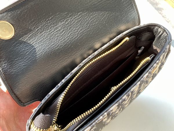 2021 hands saddle bag recommend super fashionable bags today, level is too high in appearance design simple and practical but pure fresh
2021 hands saddle bag recommend super fashionable bags today, level is too high in appearance design simple and practical but pure fresh