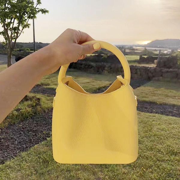 ladies bags 2021 summer net red female small bag simple fashion trend all-match messenger shoulder portable bucket evening
ladies bags 2021 summer net red female small bag simple fashion trend all-match messenger shoulder portable bucket evening