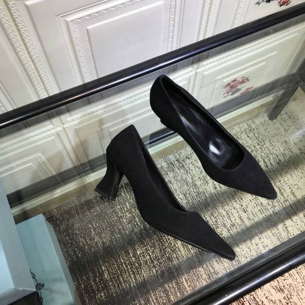 2021 brand luxurys designers women shoe high heels dress shoes spring and fall red white leather pointed toes pumps outdoor bottom size 34-4, Black
2021 brand luxurys designers women shoe high heels dress shoes spring and fall red white leather pointed toes pumps outdoor bottom size 34-4, Black