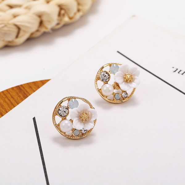 studs earrings s925 silver needle korean style east gate same selling fresh versatile geometric, Golden;silver
studs earrings s925 silver needle korean style east gate same selling fresh versatile geometric, Golden;silver
