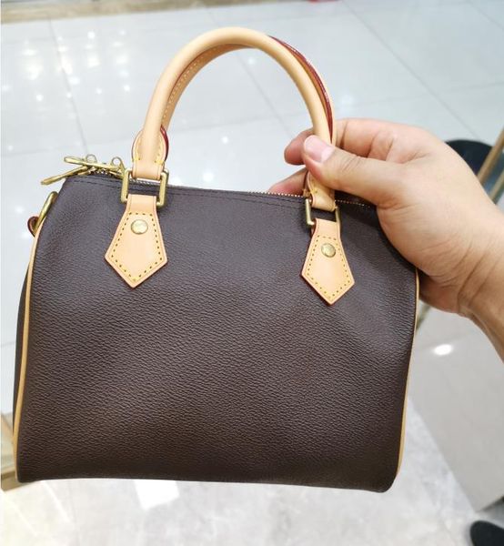 woman canvas cross body bags speedy clutch handbag cow leather padlock designer lady double zip handle detachable strap shoulder bag
woman canvas cross body bags speedy clutch handbag cow leather padlock designer lady double zip handle detachable strap shoulder bag