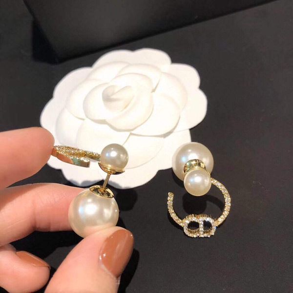 2021 new designer original family letter half circle full diamond pearl earrings due to jewelry high version, Golden
2021 new designer original family letter half circle full diamond pearl earrings due to jewelry high version, Golden