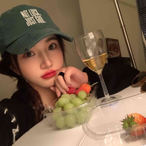 2021 spring and summer new personalized holed cap female korean versatile curved eaves soft baseball cap male, Blue;gray
2021 spring and summer new personalized holed cap female korean versatile curved eaves soft baseball cap male, Blue;gray