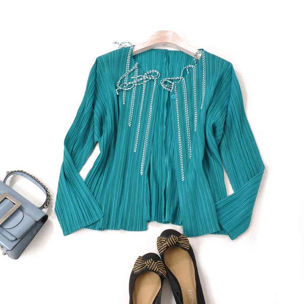 dresses fashionable fold weave tassel of pure colour long sleeve a button coat, White
dresses fashionable fold weave tassel of pure colour long sleeve a button coat, White