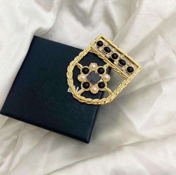2021 european and american pearl letter brooches with diamonds anti-glare temperament accessories high-quality fast delivery, Gray
2021 european and american pearl letter brooches with diamonds anti-glare temperament accessories high-quality fast delivery, Gray
