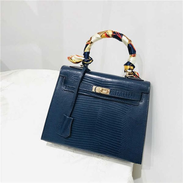new women's bag fashion bag lizard leather hand-held one shoulder messenger bag high-capacity fashion and versatile
new women's bag fashion bag lizard leather hand-held one shoulder messenger bag high-capacity fashion and versatile