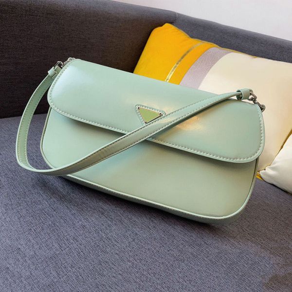 p family style medieval underarm bag 2021 new fashion women's summer fashion bright leather stick bag minority foreign style single sho
p family style medieval underarm bag 2021 new fashion women's summer fashion bright leather stick bag minority foreign style single sho