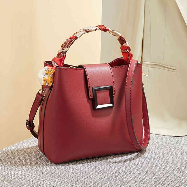 handbag 2021 net red single shoulder women's hand large capacity bucket fashion high texture messenger, Black;red
handbag 2021 net red single shoulder women's hand large capacity bucket fashion high texture messenger, Black;red