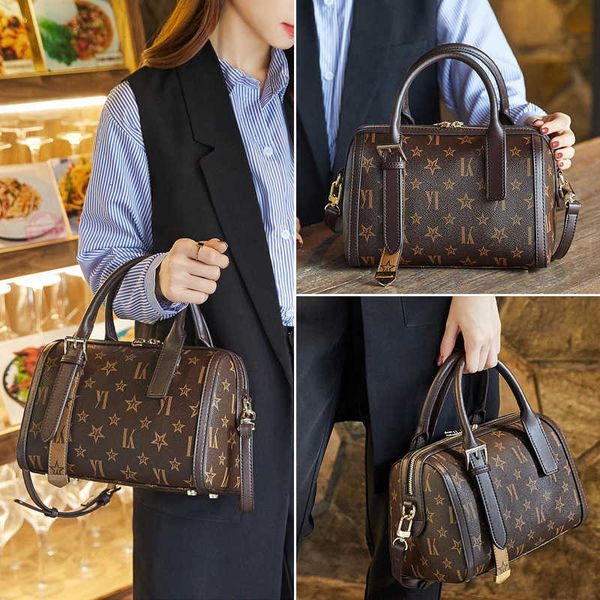 luxury handbags hong kong pillow 2021 fashion versatile boston women's single shoulder msenger handbag
luxury handbags hong kong pillow 2021 fashion versatile boston women's single shoulder msenger handbag