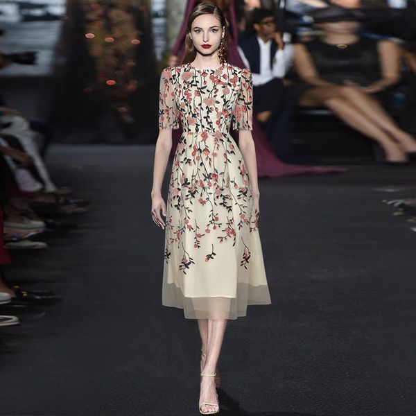 casual dresses waist closing mesh elegant big swing heavy industry embroidery flower princess dress 2021 women's summer, Black;gray
casual dresses waist closing mesh elegant big swing heavy industry embroidery flower princess dress 2021 women's summer, Black;gray