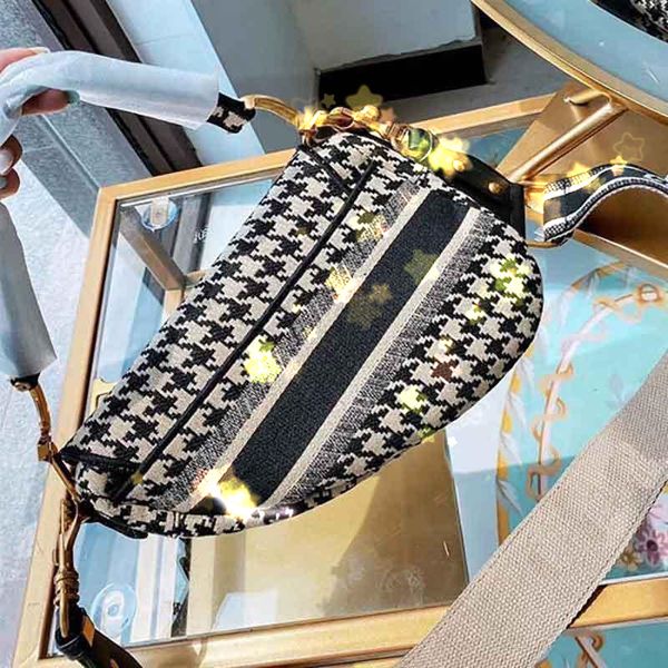 2021 ladies wallet women luxurys fashion designers bags embroidery saddle houlder messenger lady handbag luxury evening bag
2021 ladies wallet women luxurys fashion designers bags embroidery saddle houlder messenger lady handbag luxury evening bag