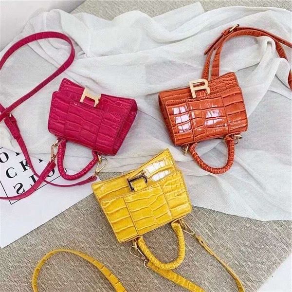 girls designer handbag kids letter pu leather casual messenger bags woman mini one shoulder bag children fashion chain change purse 0f209, Black
girls designer handbag kids letter pu leather casual messenger bags woman mini one shoulder bag children fashion chain change purse 0f209, Black