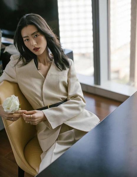 women's suits & blazers women coat 2021 autumn collarless design cardigan silhouette suit jacket, White;black
women's suits & blazers women coat 2021 autumn collarless design cardigan silhouette suit jacket, White;black