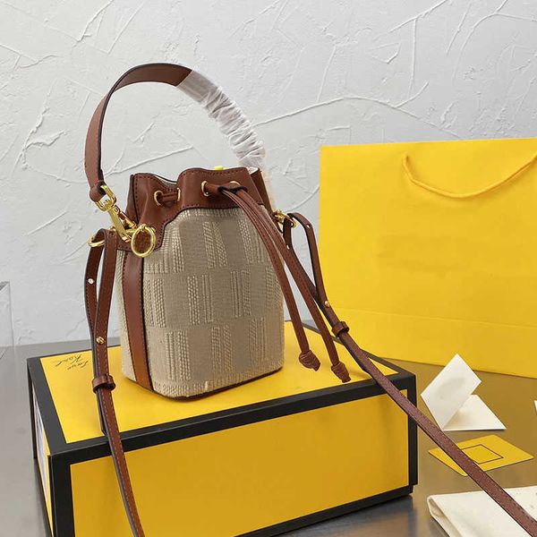 designer luxury bag woven bucket bag women handbags shoulder bags canvas retro old flowers full letter string gold hardw women's leathe, Red;black
designer luxury bag woven bucket bag women handbags shoulder bags canvas retro old flowers full letter string gold hardw women's leathe, Red;black