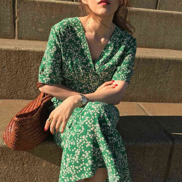 casual dresses korean chic french elegant v-neck green floral waist dresses, Black;gray
casual dresses korean chic french elegant v-neck green floral waist dresses, Black;gray