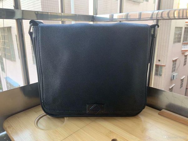 2021 classic fashion men messenger solid briefcases travel bags crossbody school backpack bookbag should 41213 with dust bag
2021 classic fashion men messenger solid briefcases travel bags crossbody school backpack bookbag should 41213 with dust bag