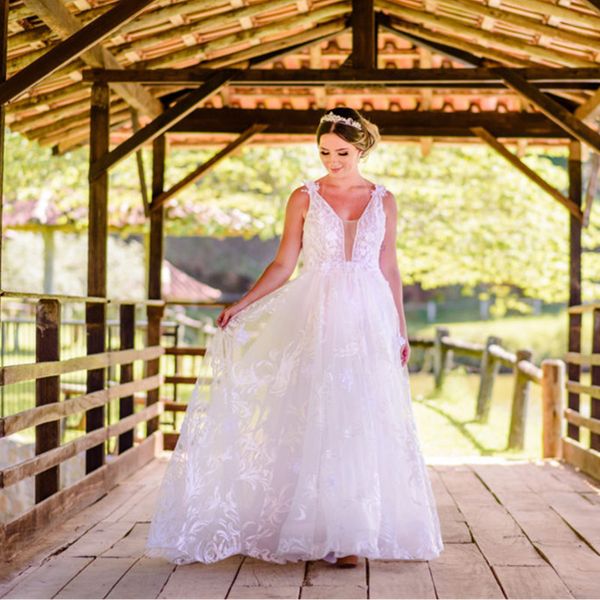 2022 luxury arabic a line long sleeves bridal gowns wedding dresses dubai sparkly crystals court train tulle skirt robes de mariée, White
2022 luxury arabic a line long sleeves bridal gowns wedding dresses dubai sparkly crystals court train tulle skirt robes de mariée, White