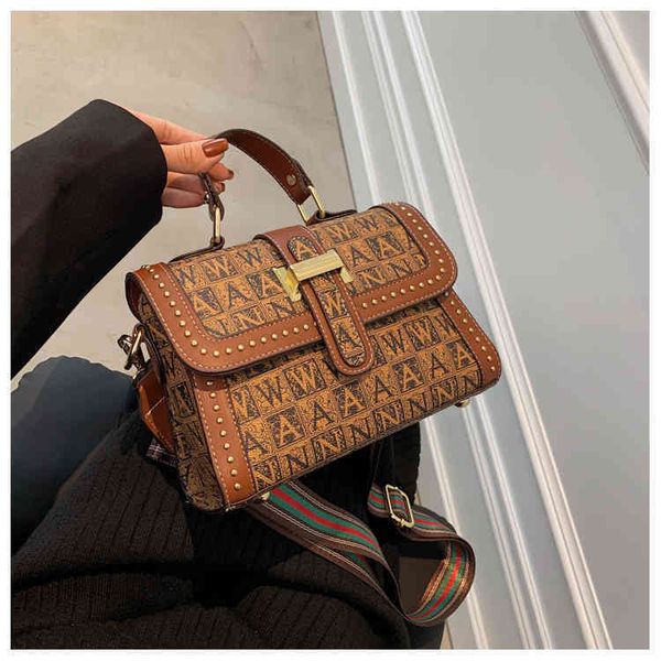 2022 latest handbag factory store on trend wide shoulder belt women's single shoulder messenger texture portable small square sj80, Black;red
2022 latest handbag factory store on trend wide shoulder belt women's single shoulder messenger texture portable small square sj80, Black;red