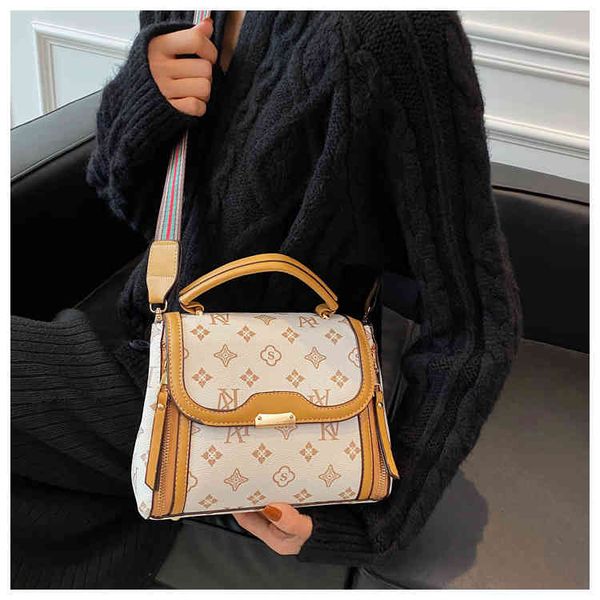 2022 factory wholesale wind trend letters mature atmosphere one shoulder hand simple and generous women's messenger bag
2022 factory wholesale wind trend letters mature atmosphere one shoulder hand simple and generous women's messenger bag