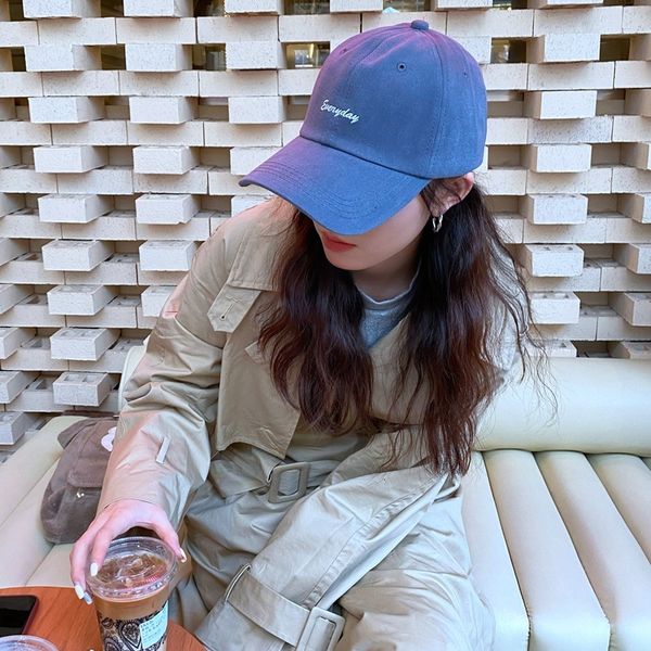 cap baseball female summer korean version chaochao brand letter travel sunshade couple male, Blue;gray
cap baseball female summer korean version chaochao brand letter travel sunshade couple male, Blue;gray