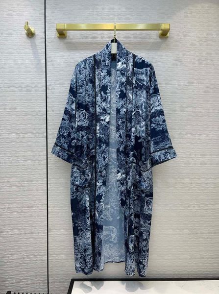 women's sleepwear loose robes for women autumn 2021 good quality stand collar long sleeve robe fashion animal jungle print, Black;red 
women's sleepwear loose robes for women autumn 2021 good quality stand collar long sleeve robe fashion animal jungle print, Black;red