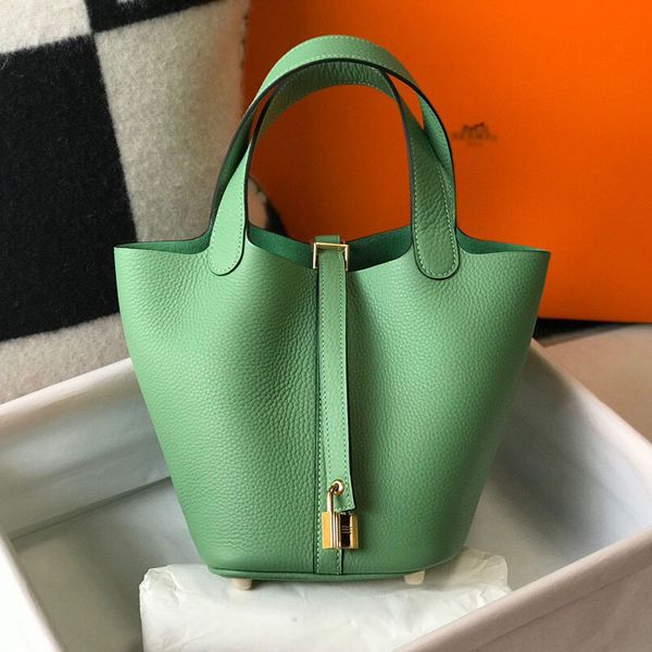 2021 new layer cowhide bucket bag litchi pattern avocado green h home vegetable basket bag female bucket bag handbag
2021 new layer cowhide bucket bag litchi pattern avocado green h home vegetable basket bag female bucket bag handbag